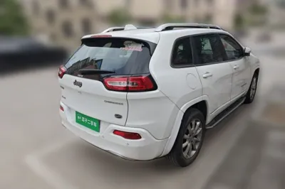 Jeep Cherokee 2017, 132000 км, за 53656.37 CNY