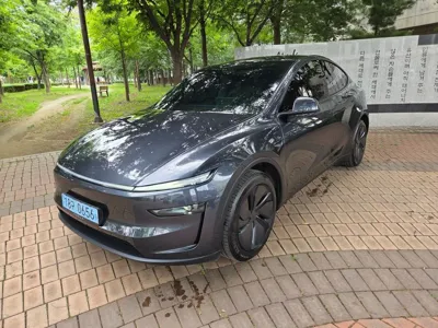 Tesla Model Y · 2025 год