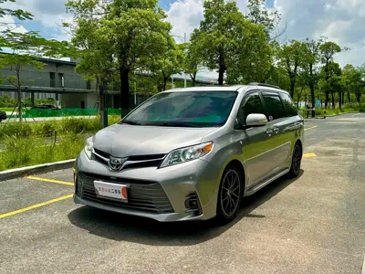 Toyota Sienna · 2018 год