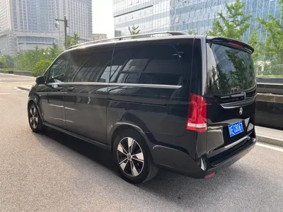 Mercedes-Benz V-Class 2023, 127000 км, за 248000 CNY