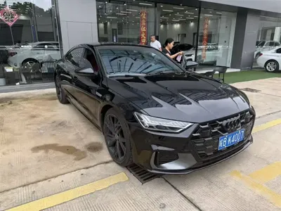 Audi A7L 2025, 6000 км, за 338800 CNY