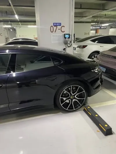 Porsche Taycan 2023, 46200 км, за 100000000 KRW