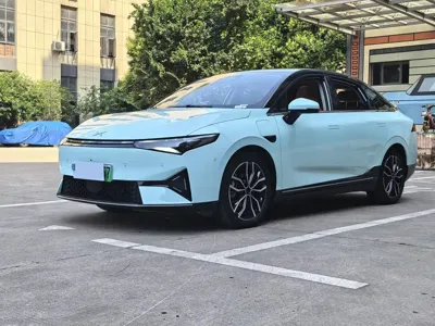 Xpeng P5 · 2023 год