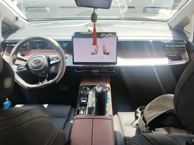 GAC Motor 传祺E8 PHEV 2024, 36700 км, за 145400 CNY - фото 16