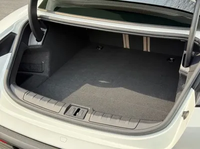 Porsche Taycan 2024, 11200 км, за 112000000 KRW