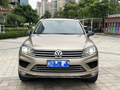 Volkswagen Touareg 2016, 120000 км, за 99800 CNY