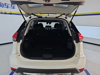 Nissan X-Trail 2020, 59800 км, за 74800 CNY