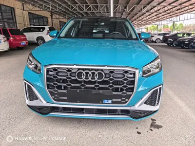Audi Q2L 2022, 5000 км, за 135800 CNY