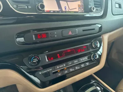 Kia Canival 2015, 174128 км, за 9500000 KRW - фото 12