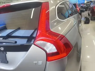 Volvo V60 2017, 102400 км, за 65700 CNY - фото 8