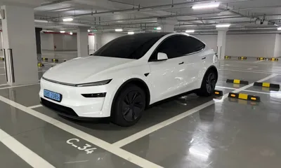 Tesla Model Y · 2025 год