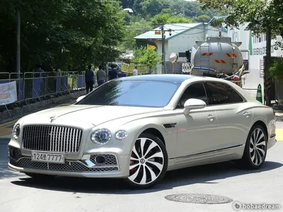Bentley Flying Spur 2023, 14000 км, за 269800000 KRW