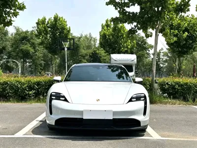 Porsche Taycan 2021, 35000 км, за 340800 CNY