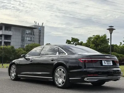 Audi A8 2025, 30000 км, за 830000 CNY