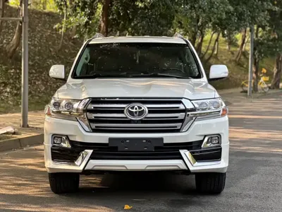 Toyota Land Cruiser 2020, 60000 км, за 795800 CNY