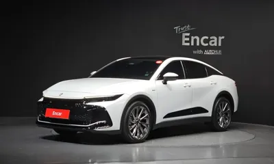 Toyota Crown · 2025 год