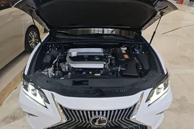 Lexus ES · 2020 год