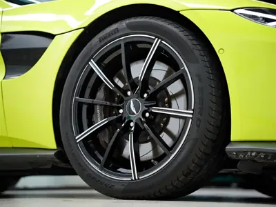 Aston Martin V8 Vantage 2018, 35200 км, за 838000 CNY - фото 47