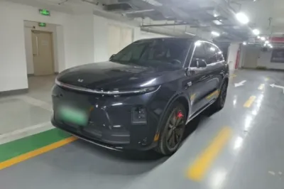 Li Auto L6 · 2025 год