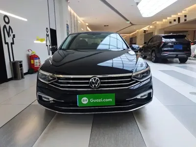 Volkswagen Magotan 2022, 85900 км, за 96600 CNY