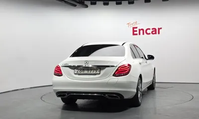 Mercedes-Benz C-Class 2018, 65781 км, за 20100000 KRW