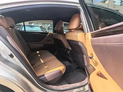 Lexus ES 2021, 33000 км, за 236000 CNY - фото 8