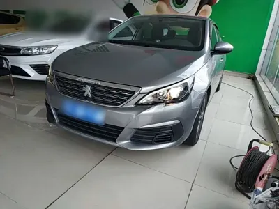 Peugeot 308 · 2017 год