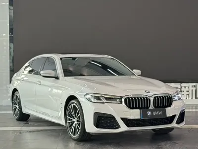 BMW 5 Series 2023, 60000 км, за 229800 CNY