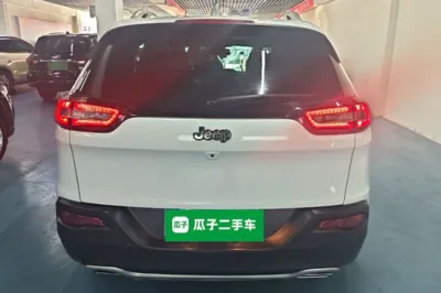 Jeep Cherokee 2017, 70200 км, за 52419.14 CNY - фото 5
