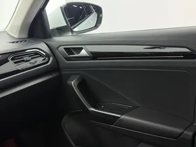 Volkswagen T-Roc 2022, 24700 км, за 123800 CNY - фото 11