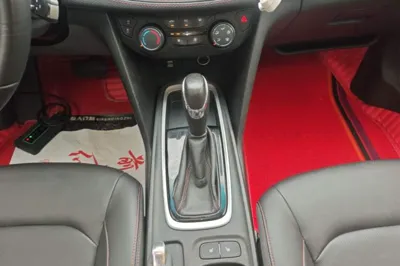 Chevrolet Monza 2019, 118500 км, за 42004.65 CNY - фото 16