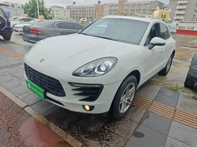 Porsche Macan · 2015 год