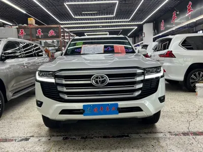 Toyota Land Cruiser 2024, 30000 км, за 698000 CNY