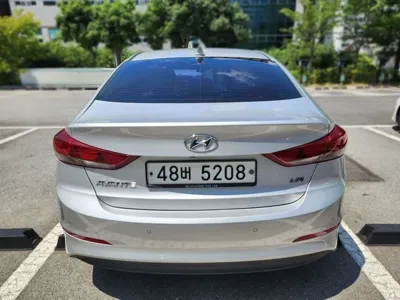 Hyundai Avante 2017, 325000 км, за 4700000 KRW