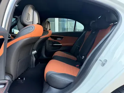 Mercedes-Benz C-Class 2024, 14000 км, за 196000 CNY