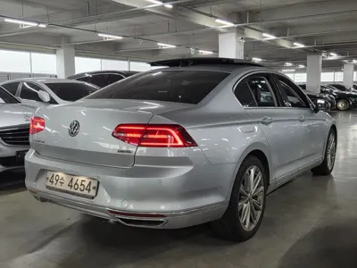 Volkswagen Passat 2018, 340255 км, за 10990000 KRW
