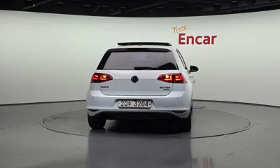 Volkswagen Golf 2015, 130123 км, за 9190000 KRW