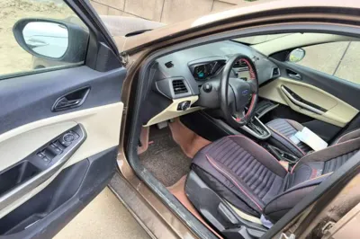 Ford Escort 2017, 62900 км, за 27830.89 CNY - фото 16