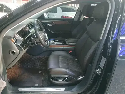 Audi A8 2019, 129900 км, за 299200 CNY - фото 11