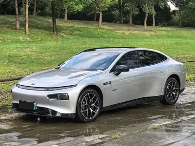 Xpeng P7 · 2023 год