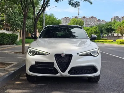 Alfa Romeo Stelvio 2022, 5000 км, за 235000 CNY - фото 2