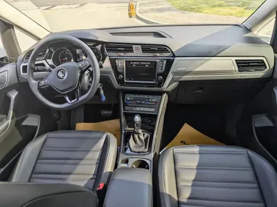 Volkswagen Touran 2022, 50000 км, за 89000 CNY