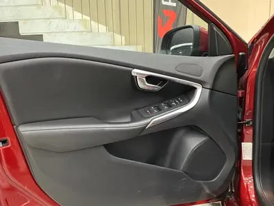 Volvo V40 2016, 110000 км, за 33800 CNY - фото 8