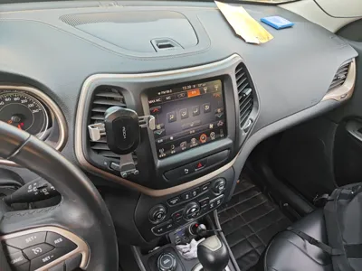 Jeep Cherokee 2016, 71400 км, за 41263.35 CNY - фото 16
