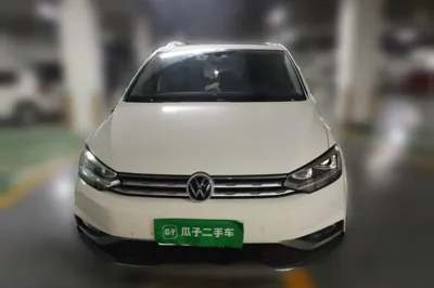 Volkswagen Touran 2021, 83100 км, за 78061.08 CNY