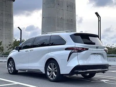 Toyota Sienna 2024, 60000 км, за 219800 CNY