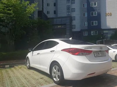 Hyundai Avante 2013, 125000 км, за 7200000 KRW