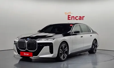 BMW i7 · 2023 год