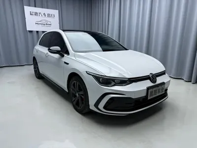 Volkswagen Golf 2022, 38300 км, за 143800 CNY