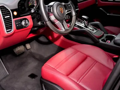 Porsche Cayenne Hybrid 2022, 20000 км, за 456100 CNY